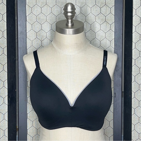 Calvin Klein Wireless Bra - Picture 1 of 9